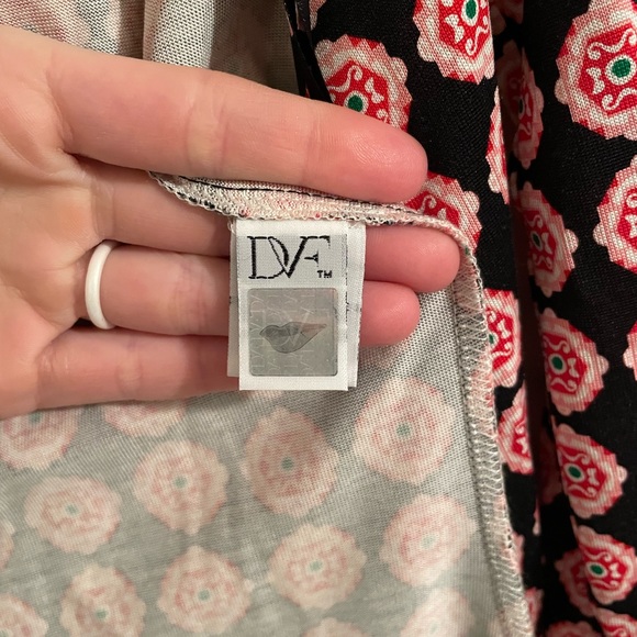 DVF Julian Silk Wrap Dress sz 2 - Picture 4 of 7